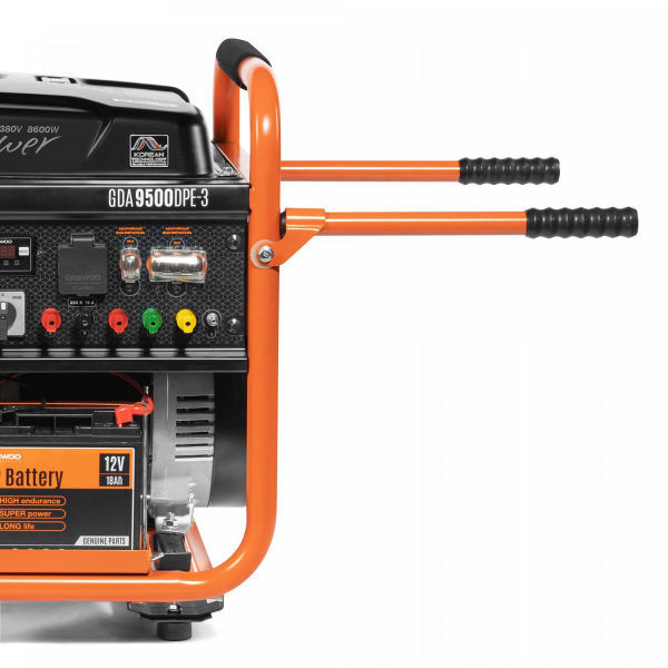 Бензиновый генератор DAEWOO GDA 9500DPE-3 для дома фото