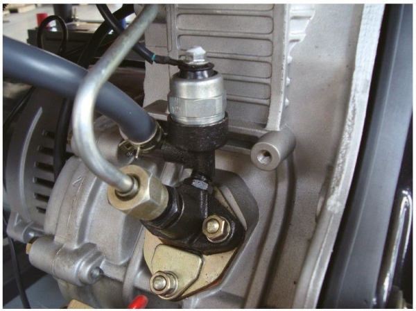 Дизельный генератор Hyundai DHY 6000LE-3  2-х тактный фото